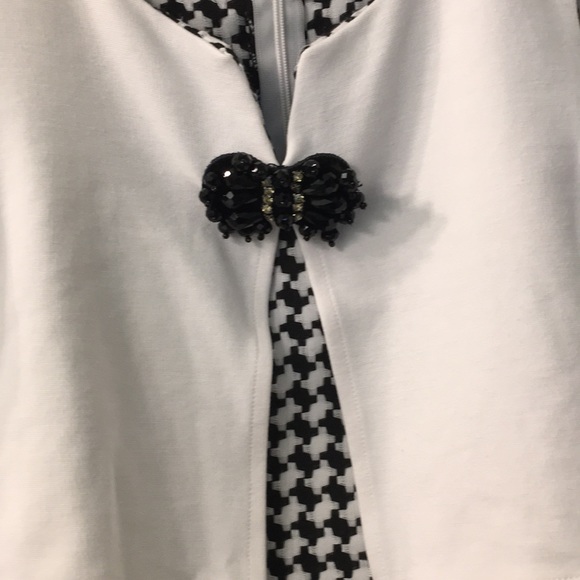 A black and white dress - Picture 2 of 3